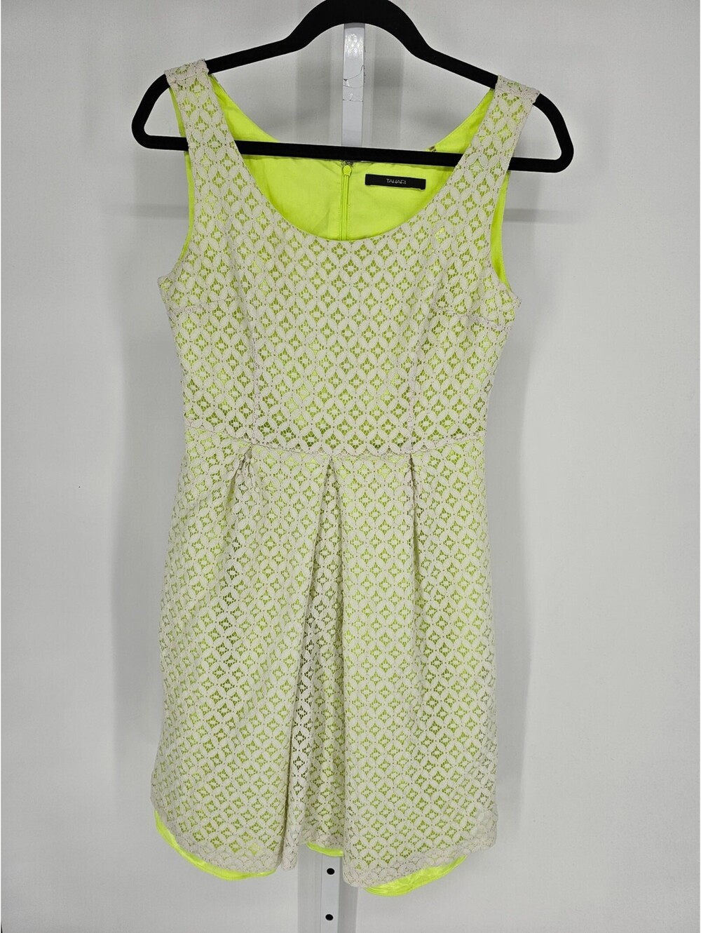 Tahari Womens Sz 10 Knee Length Sleeveless Dress Neon Green White Lace